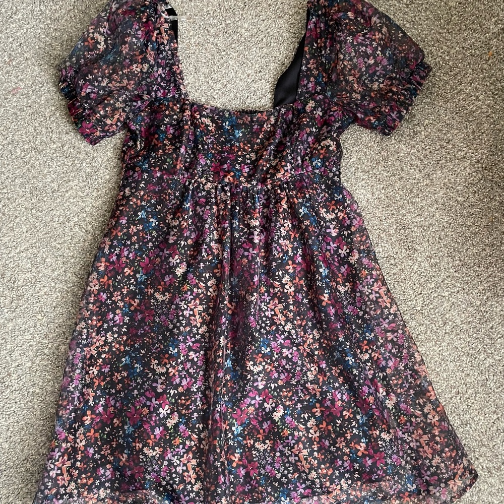 NWOT floral puff sleeve dress
